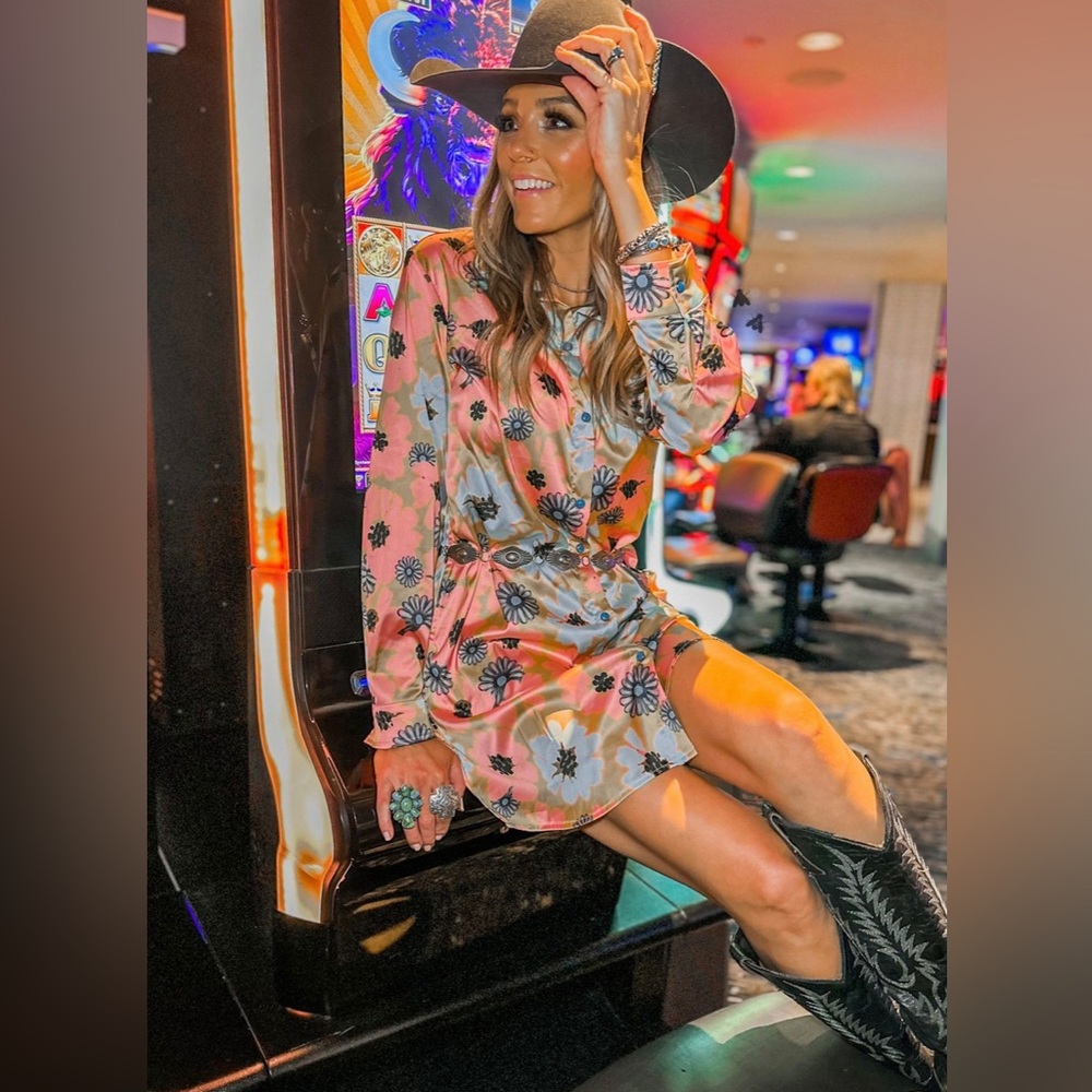 NWT! Stunning Boutique Floral Concho Dress! 🛍️ 💕 🤩